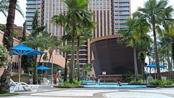 3 outdoor pools, open 7:00 AM to 8:00 PM, pool umbrellas