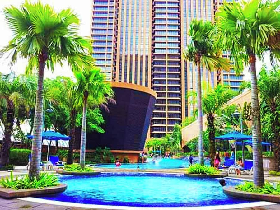 3 outdoor pools, open 7:00 AM to 8:00 PM, pool umbrellas