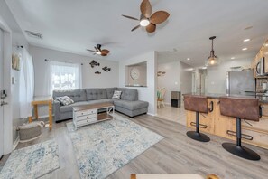 Smart TV - Beautiful Single family home recently updated 4 blocks from the beach (Wildwood)