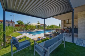 Outdoor dining - Villa Bavigo in Marcana (Marcana)