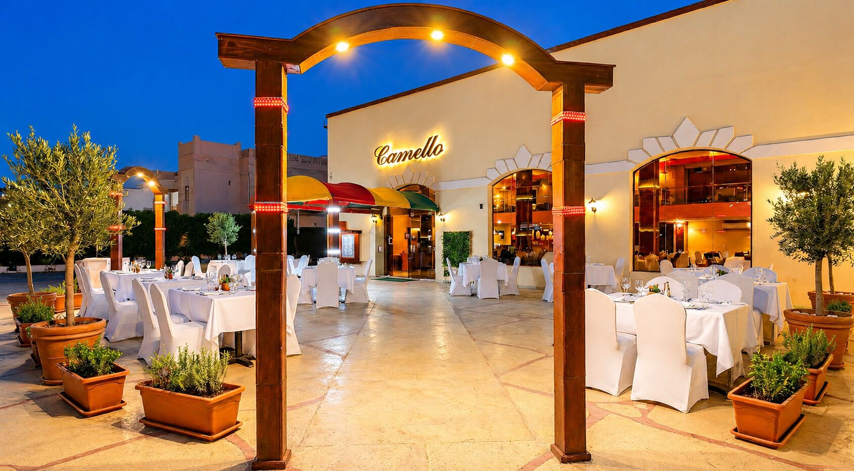 7 restaurants; breakfast, lunch, and dinner served