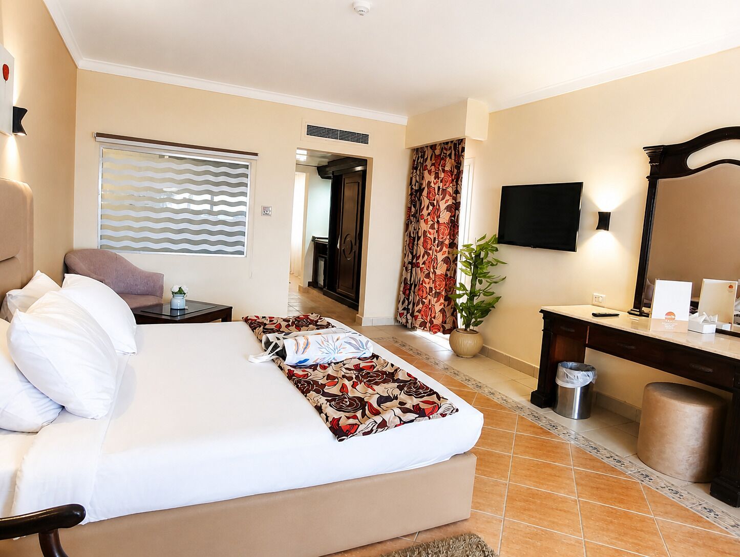 Jacuzzi Suite | Premium bedding, free minibar, in-room safe, blackout drapes