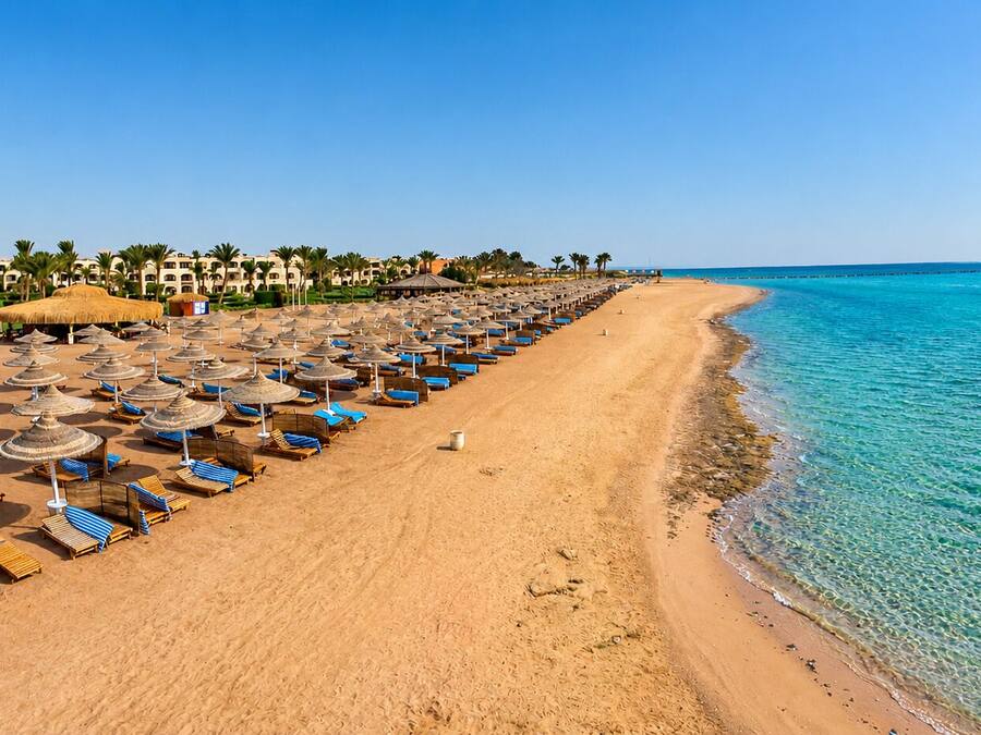Private beach, sun-loungers, beach umbrellas, beach towels