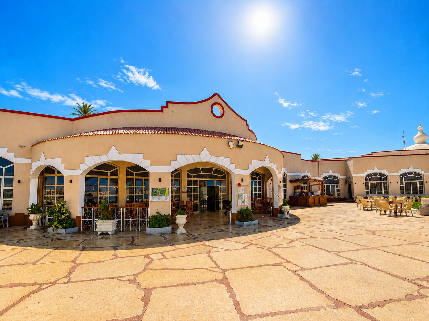 7 restaurants; breakfast, lunch, and dinner served