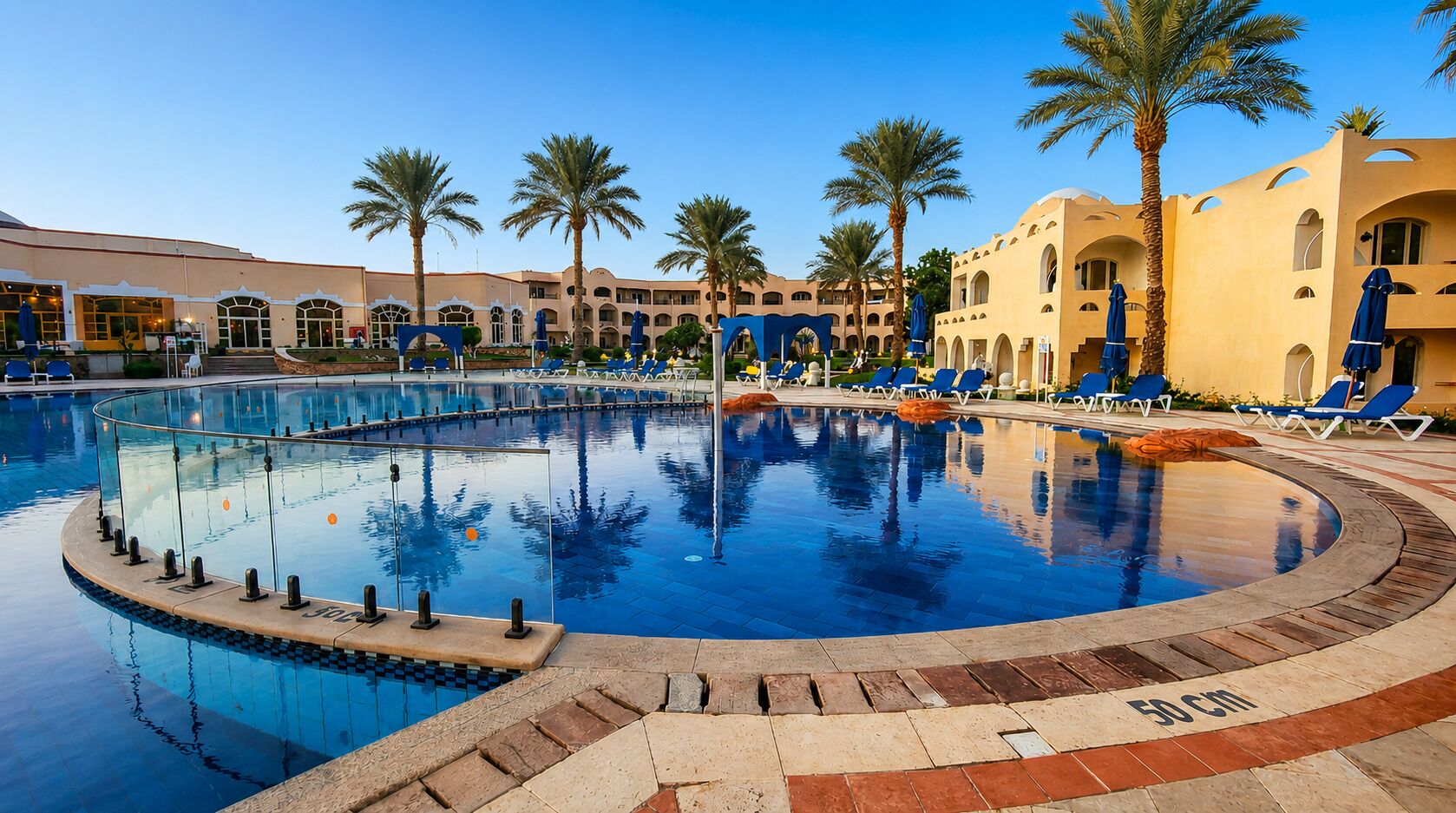 6 outdoor pools, pool umbrellas, sun loungers
