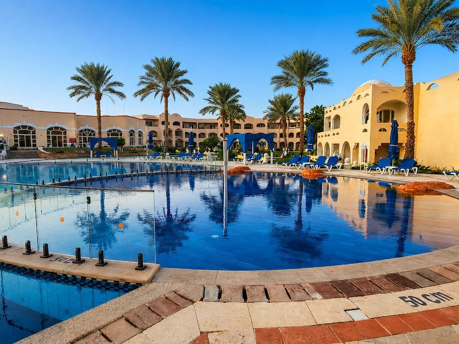 6 outdoor pools, pool umbrellas, pool loungers