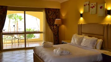 Junior Suite with Jacuzzi - Sea View | 1 間睡房、高級寢具、迷你吧贈品、房內夾萬