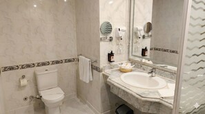 دُش غزير، مستلزمات مجانية للعناية الشخصية، مجففات شعر