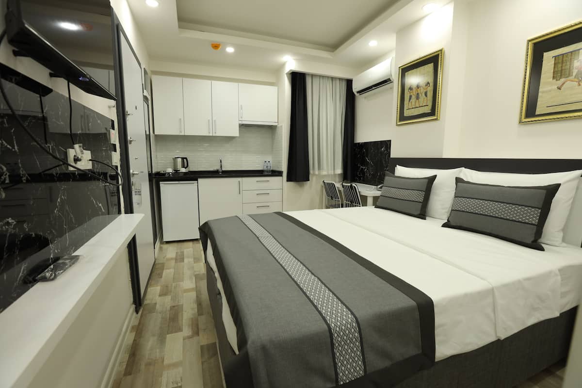 Economy Double Room, 1 Double Bed | Premium bedding, desk, laptop workspace, free WiFi