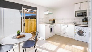 Apartment | Private kitchen - Riches Stay and Sleep Unit with Wi-Fi  (Auckland)