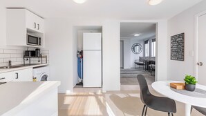 Apartment | Private kitchen - Riches Stay and Sleep Unit with Wi-Fi  (Auckland)