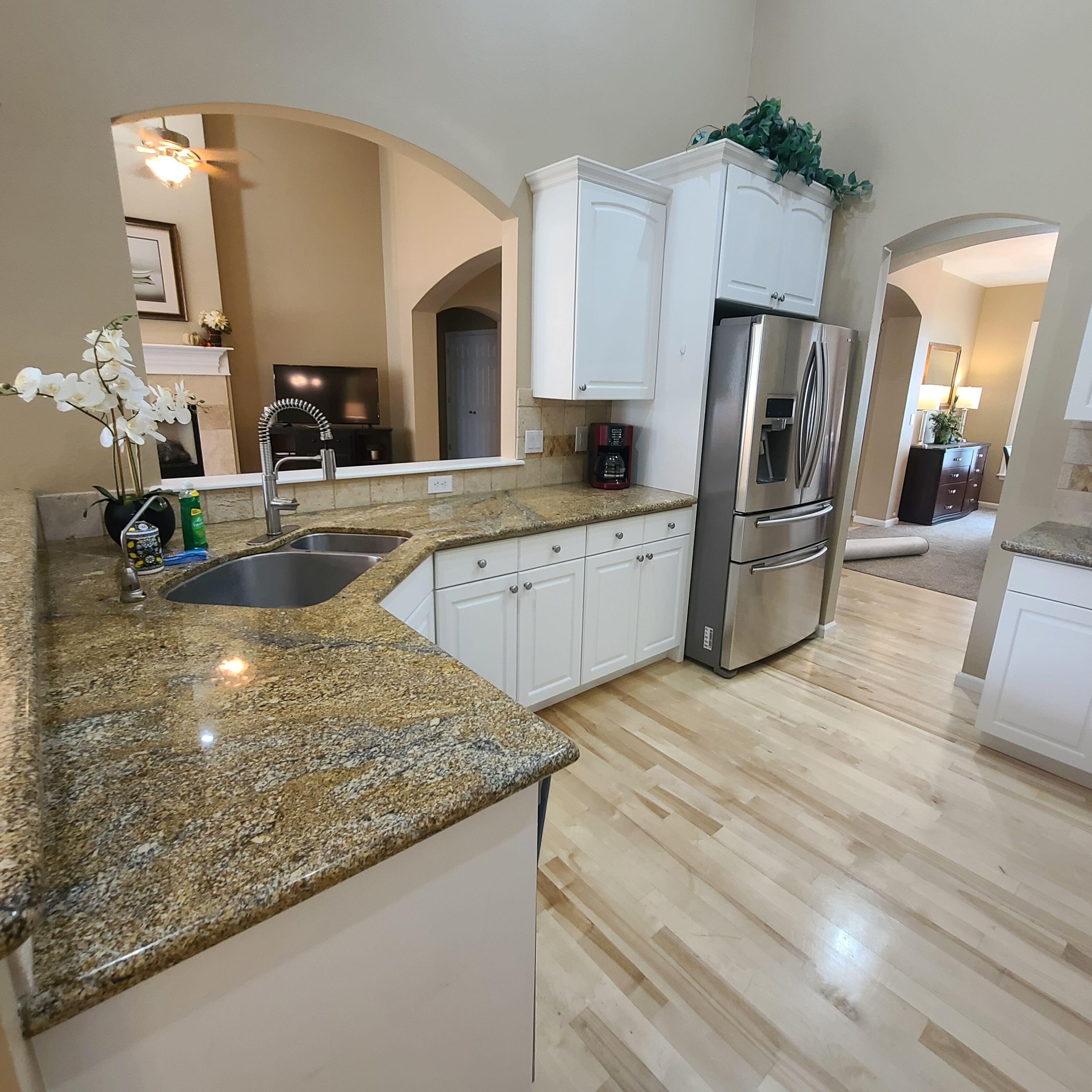 ثلاجة، ميكروويف، فرن، موقد طهي مسطح