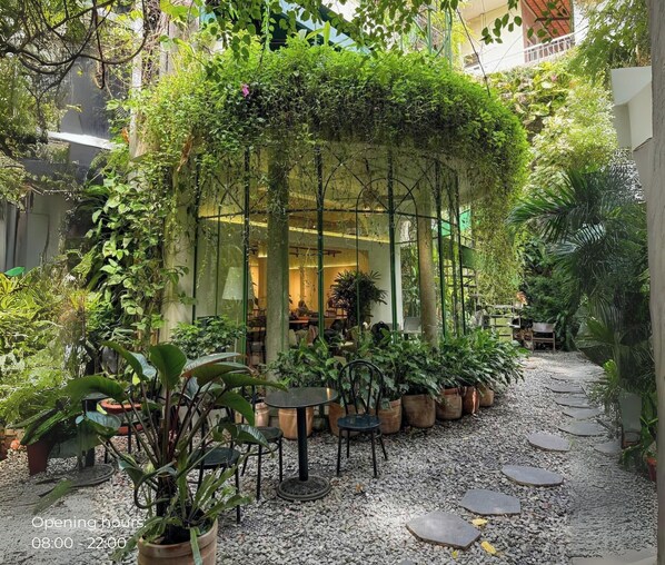 Outdoor dining - Hidden Bar Styled Studio @ Saigon Alleyway (Quan 1)