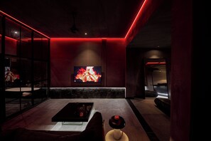 Interior - Unique Art Decór Studio Hidden inside Coffee Shop (Quan 1)