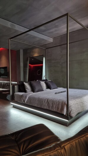 1 bedroom, iron/ironing board, free WiFi, bed sheets - Unique Art Decór Studio Hidden inside Coffee Shop (Quan 1)