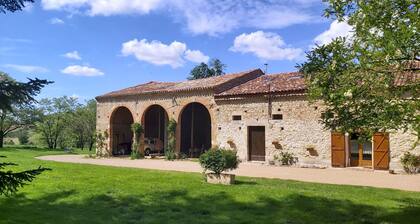 Appartement de charme ⹠Billard & cheminée ⹠Jardin au calme ⹠Canal du Midi