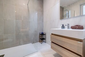 Hårtørrer, håndklæder, Toiletpapir