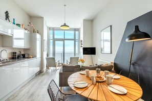 Dining - 2 Bed in Ilfracombe (oc-d9720) (Ilfracombe)