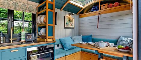 Horno y utensilios de cocina