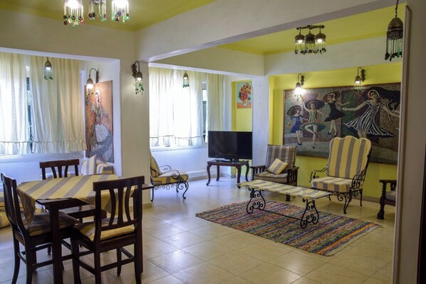 Interior - 2-bedroom apartment in tranquil Cairo with WiFi, AC (Cairo)