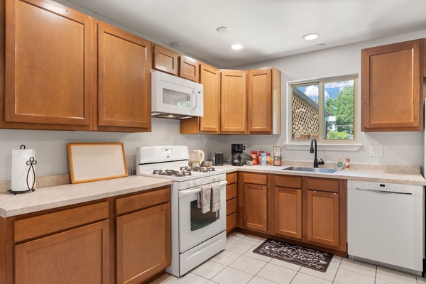 Refrigerador, microondas, horno, placa de cocina