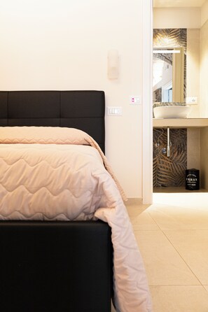 1 bedroom, travel crib, free WiFi, bed sheets - [Modern Loft] in Historic Center (Assisi)