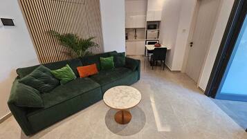 Smart TV, table tennis, books, stereo