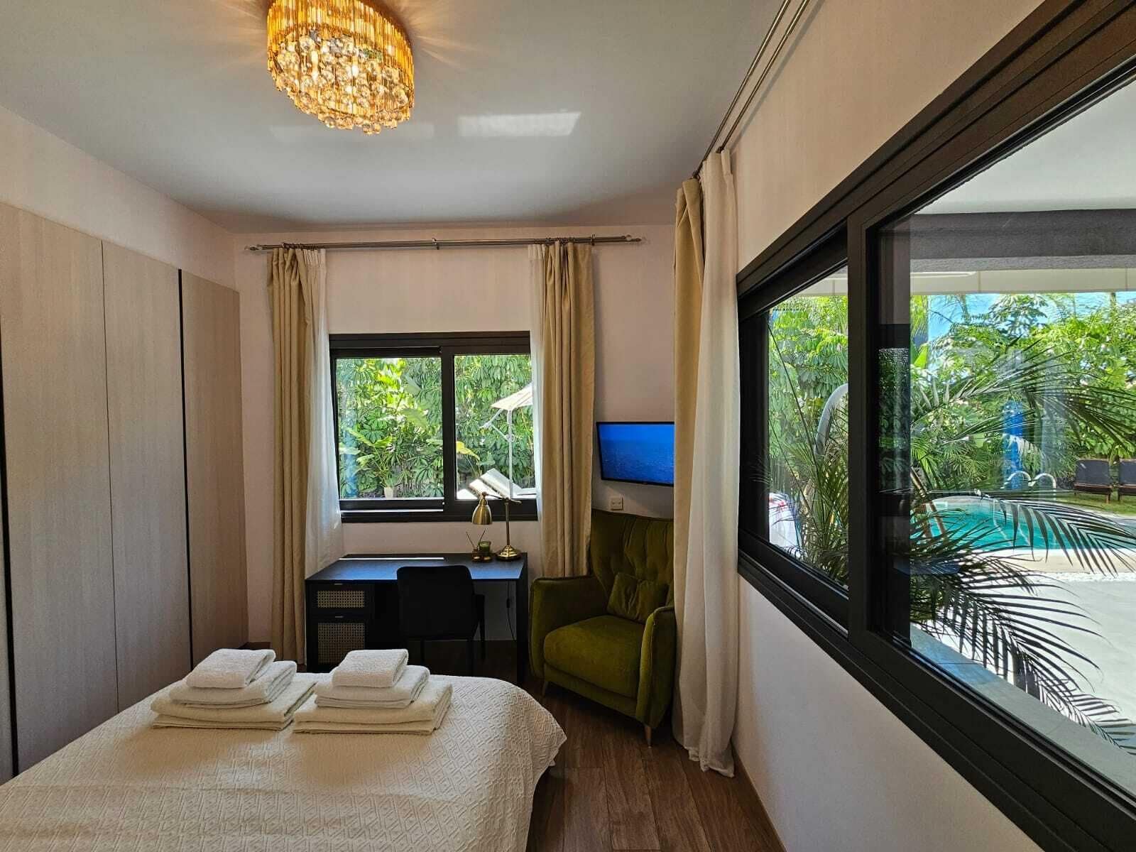 2 Schlafzimmer, Schreibtisch, Bügeleisen/Bügelbrett, WLAN