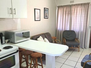 Basic Apartment, Courtyard View | Living area