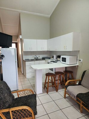 Apartament bàsic, vistes al pati | Sala d'estar