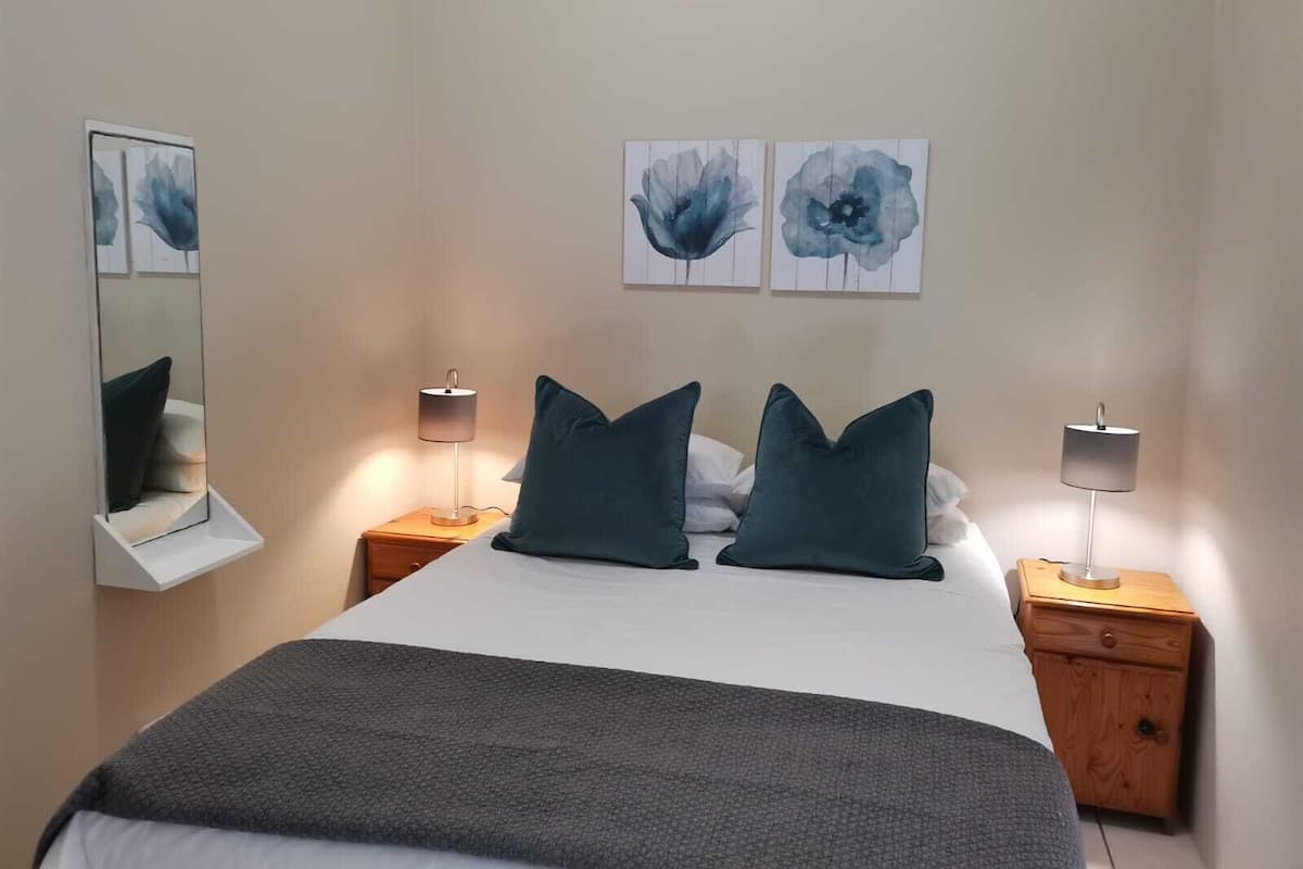 Comfort Apartment, Garden View | 2 bedrooms, blackout drapes, iron/ironing board, WiFi (free)
