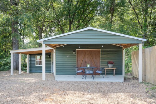 Enid Lake's studio in Plum Point, .5 mile from boat ramp