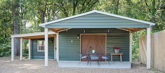 Enid Lake's studio in Plum Point, .5 mile from boat ramp