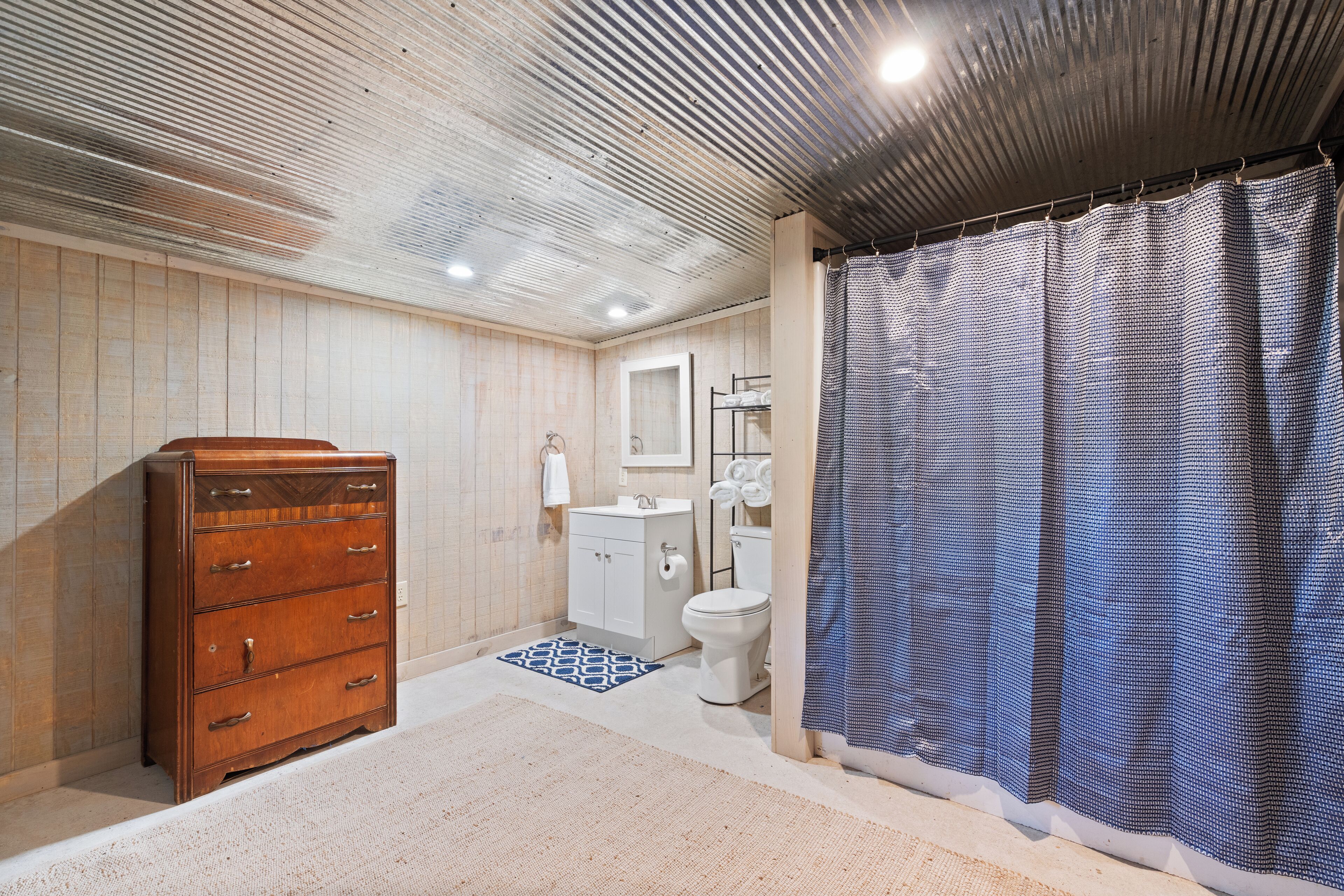 Shower, towels, soap, shampoo