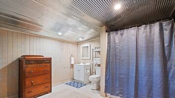 Shower, towels, soap, shampoo