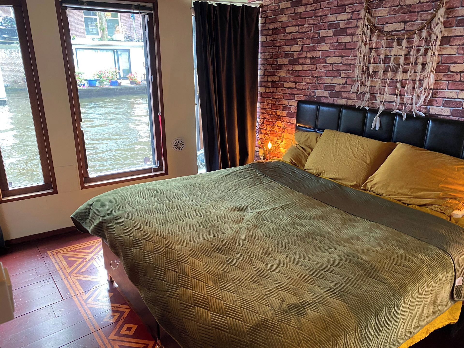 1 slaapkamer, een strijkplank/strijkijzer, wifi, beddengoed