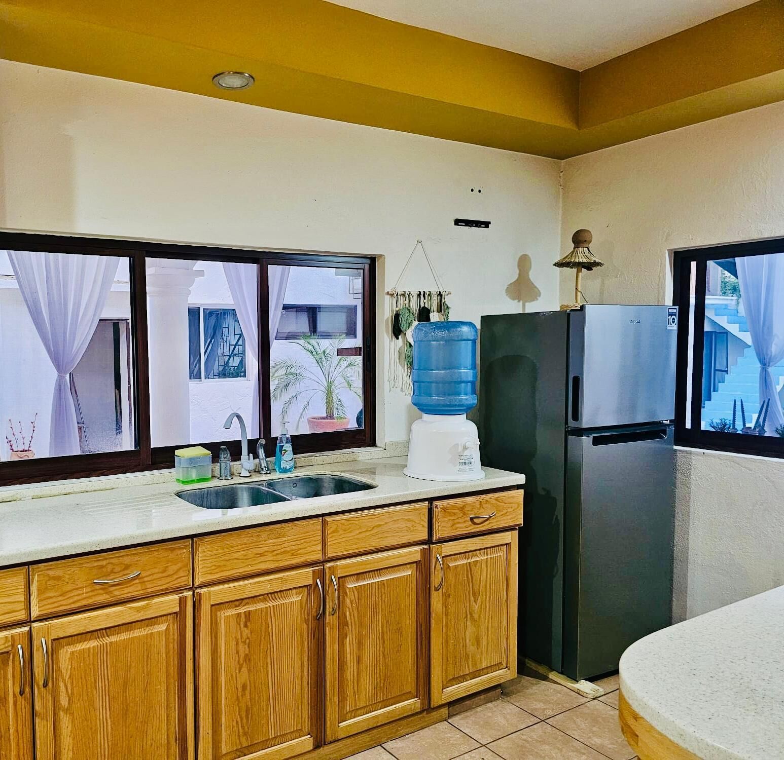 Microwave, stovetop, coffee/tea maker, blender