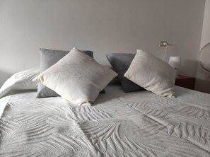 2 chambres, bureau, Wi-Fi, draps fournis