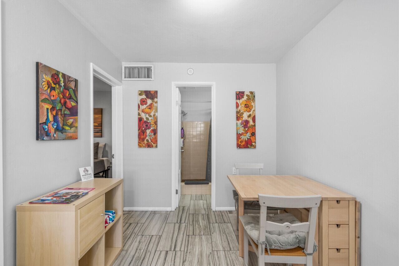 Orange Room - Guest House by Sky Harbor | Queen Bed