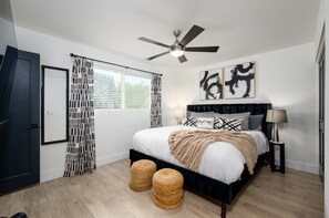 4 bedrooms, desk, iron/ironing board, free WiFi - 4BR Mod House | Pool + Spa + Grill | Near Old Town (Scottsdale)