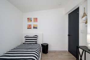 Luokittelematon kuva, 5 kautta 42, painike