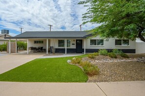 Exterior - 4BR Mod House | Pool + Spa + Grill | Near Old Town (Scottsdale)
