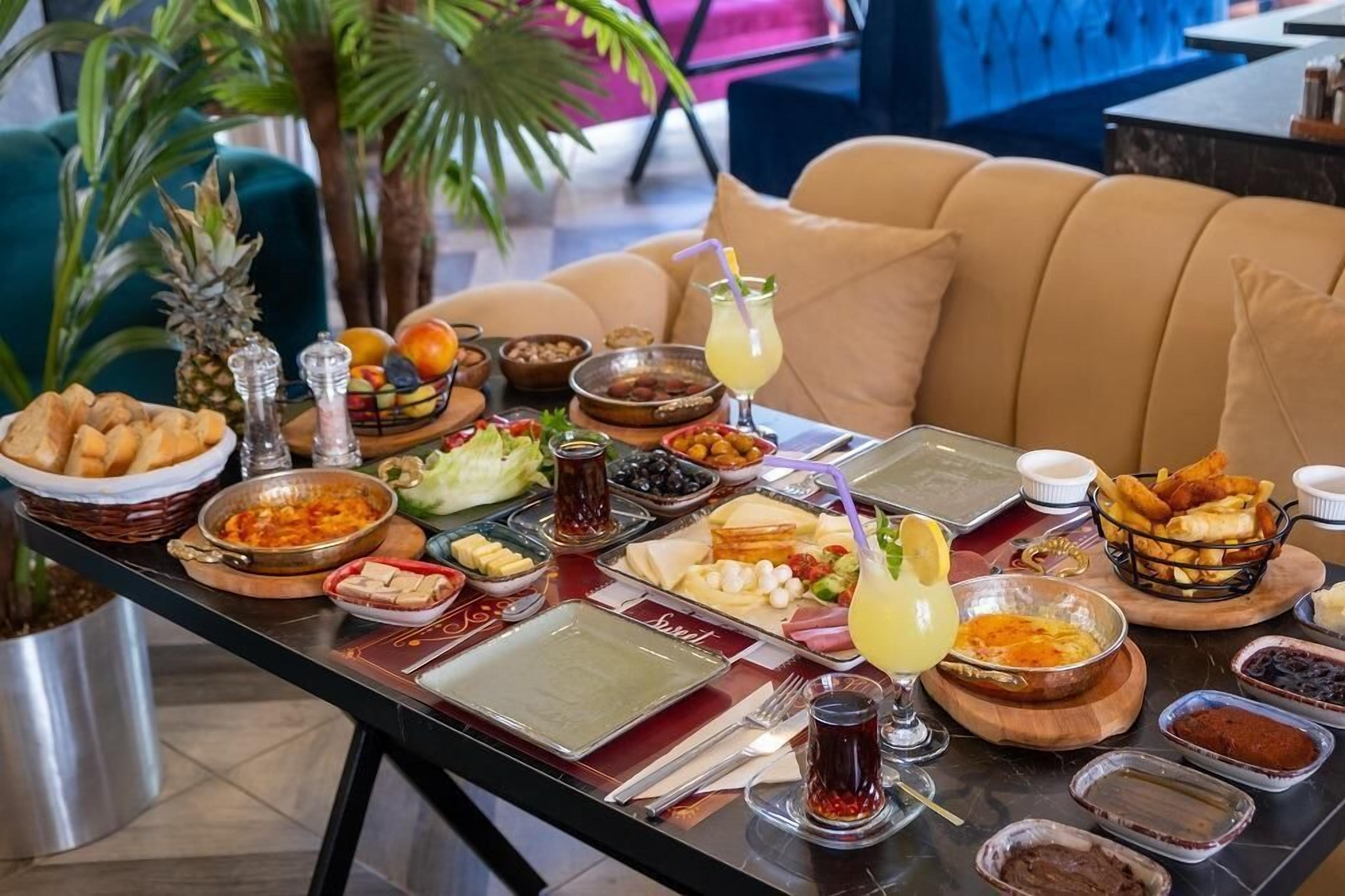 Desayuno buffet todos los días (con cargo)