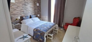2 habitaciones, tabla de planchar con plancha, wifi y ropa de cama