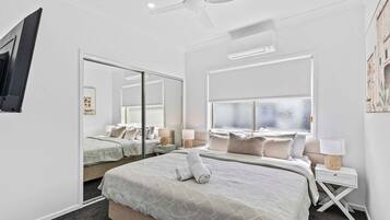 5 bedrooms, iron/ironing board, free WiFi, bed sheets