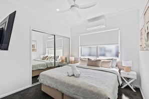 5 bedrooms, iron/ironing board, free WiFi, bed sheets