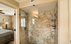 3 soverom, strykejern/-brett, wi-fi og sengetøy