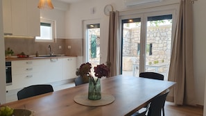 Dining - Vacation home in the Neretva delta, 10 minutes from the Adriatic Sea (Opuzen)