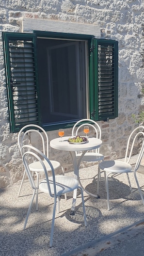 Outdoor dining - Vacation home in the Neretva delta, 10 minutes from the Adriatic Sea (Opuzen)