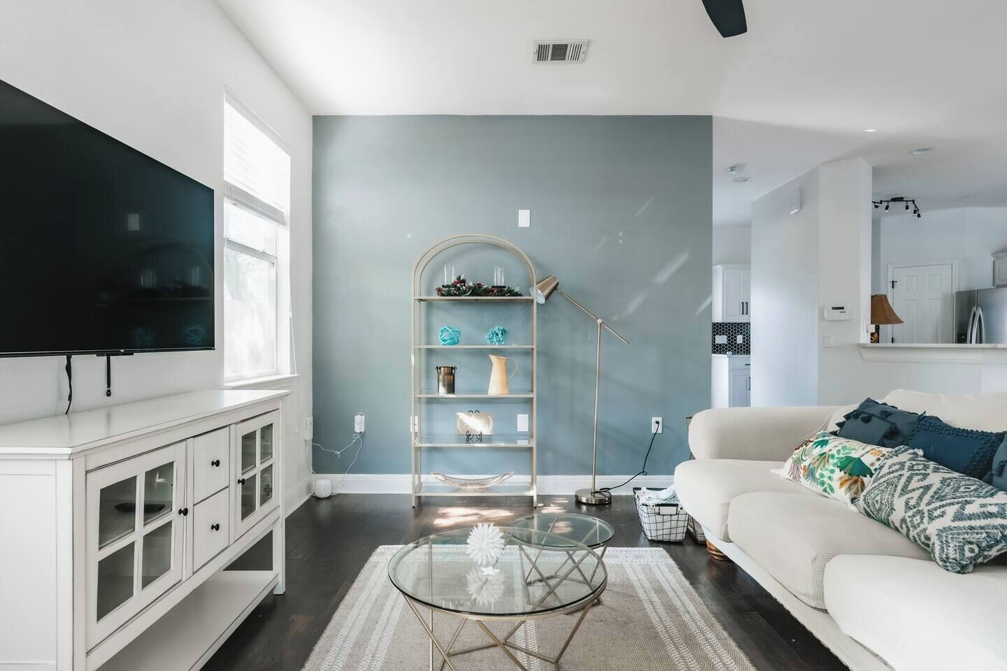 Smart TV, fireplace, books, offices